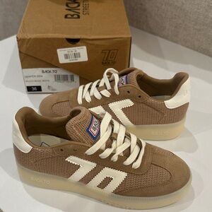 Denver Back 70 shoes NWT/box. SZ 36